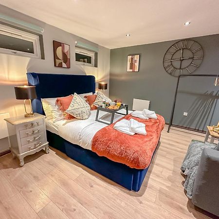Stunning Studio Garden House - Free Wifi & Parking 헨던 외부 사진