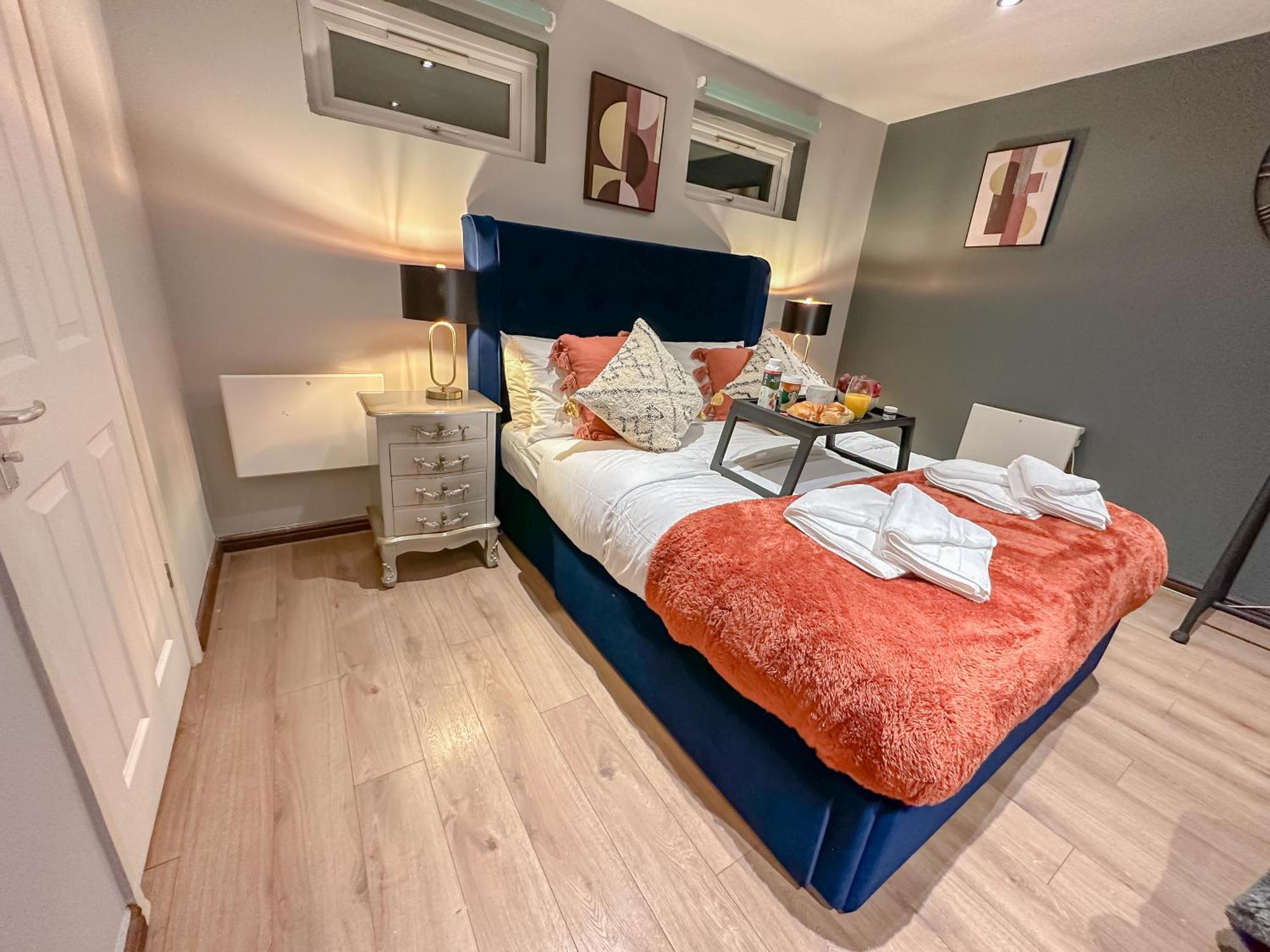 Stunning Studio Garden House - Free Wifi & Parking 헨던 외부 사진
