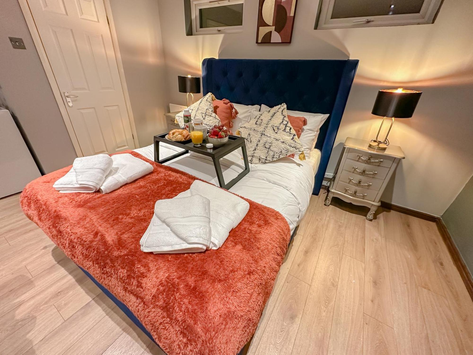 Stunning Studio Garden House - Free Wifi & Parking 헨던 외부 사진